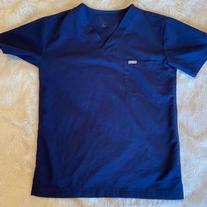 Figs men’s x-small but fits like women’s small